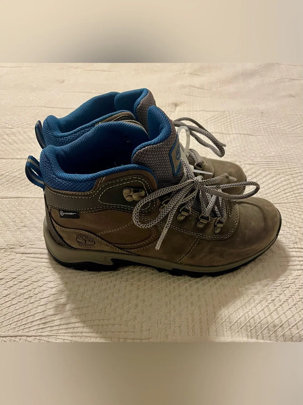 NWOT Timberland Women's Mt. Maddsen Mid Waterproof Hiking Boots